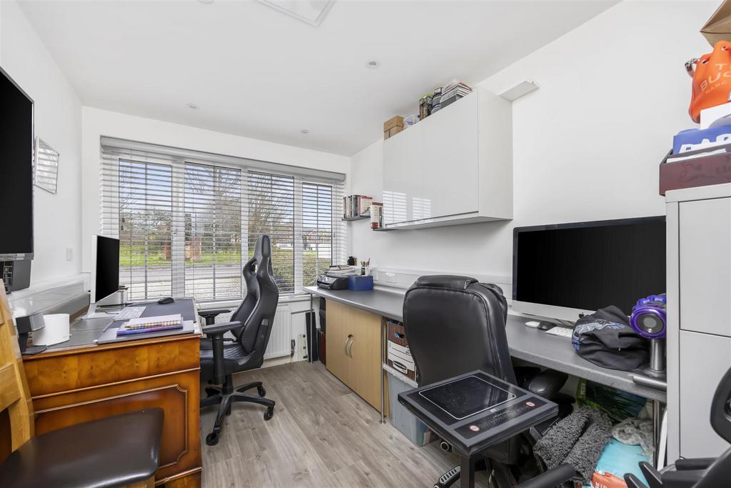 Office/Playroom/Bedroom