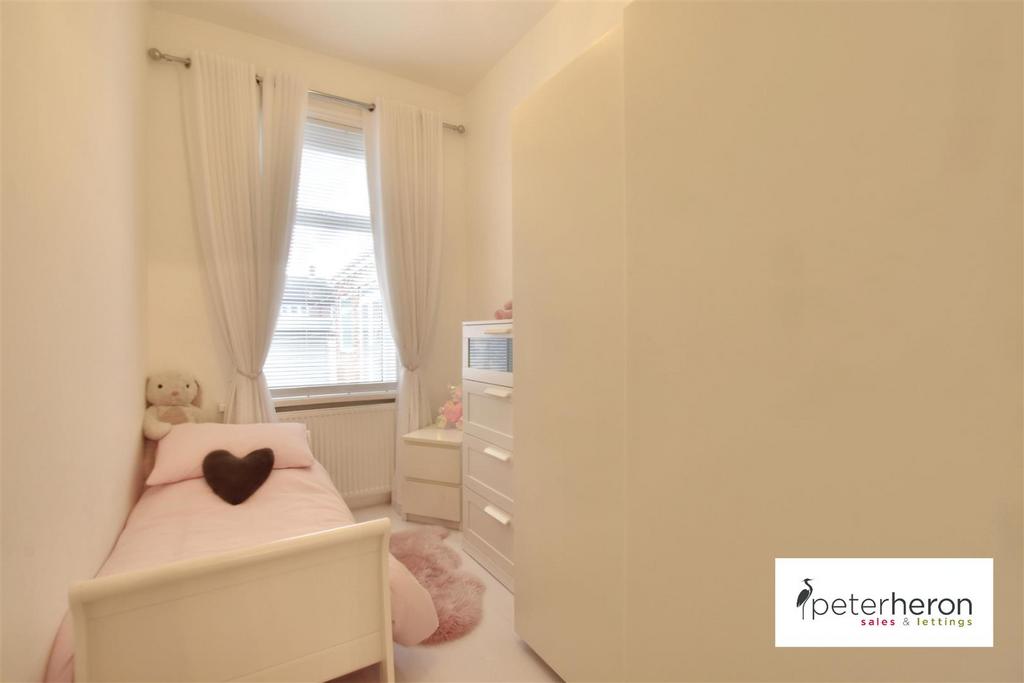 Bedroom 2 (rear)