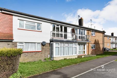 2 bedroom flat for sale - Chetwode Road, Tadworth