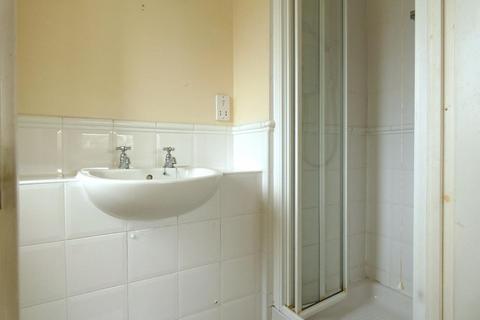 2 bedroom flat to rent, Russell Quay, Gravesend