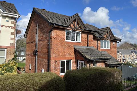 218 Manor View, Par, PL24 2ER