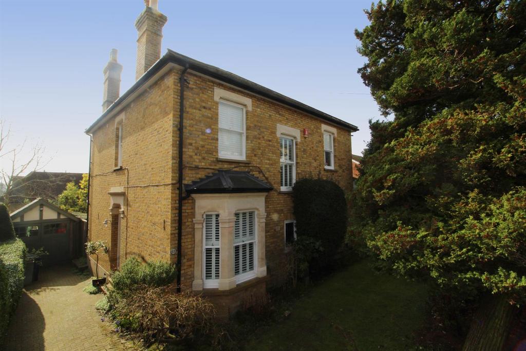Tudor Road, EN5 4 bed detached house for sale £1,675,000