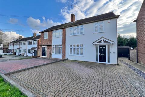 29 Queenswood Avenue, Hutton, Brentwood, CM13 1HU