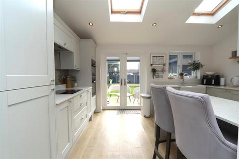 29 Queenswood Avenue, Hutton, Brentwood, CM13 1HU