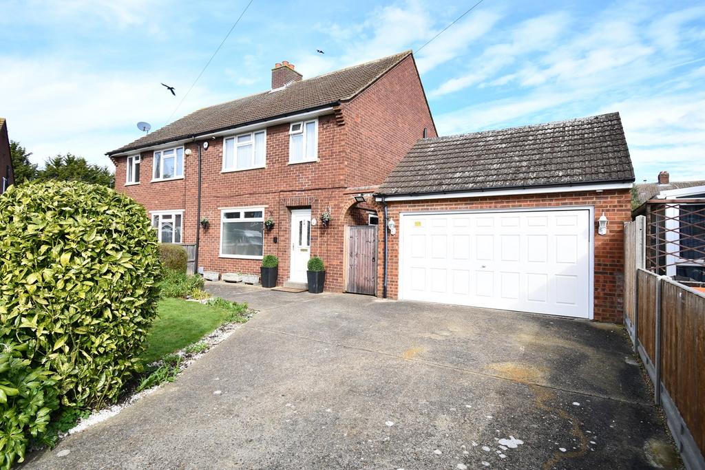 Goodmayes Close, Bedford, MK42 3 bed semidetached house for sale £