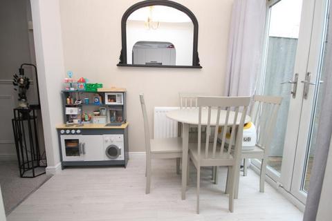 15 Hew Royd, Thackley, Bradford, BD10 8WP