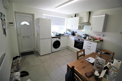 3 bedroom terraced house to rent, Montpelier Road, Nottingham NG7