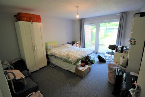 3 bedroom terraced house to rent, Montpelier Road, Nottingham NG7