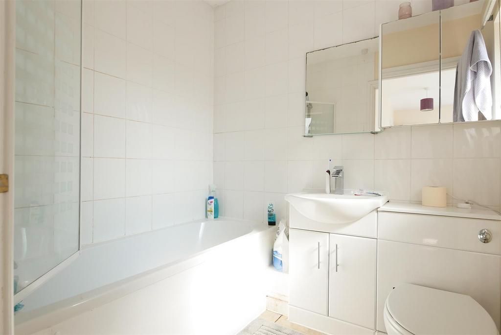 Flat 1 Bathroom