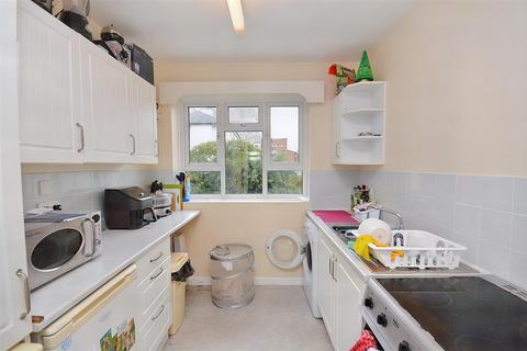 2 bedroom flat for sale - Upperton Road, Eastbourne