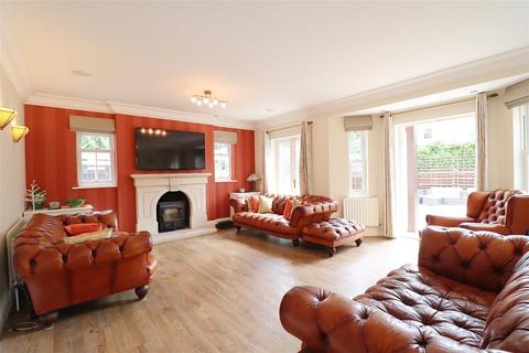 4 bedroom detached house for sale, Petworth Close, Great Notley, Braintree