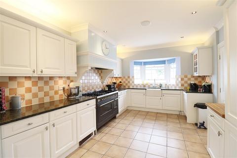 4 bedroom detached house for sale, Petworth Close, Great Notley, Braintree