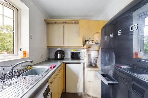 2 bedroom flat to rent, Pinkers Mead, Bristol BS16