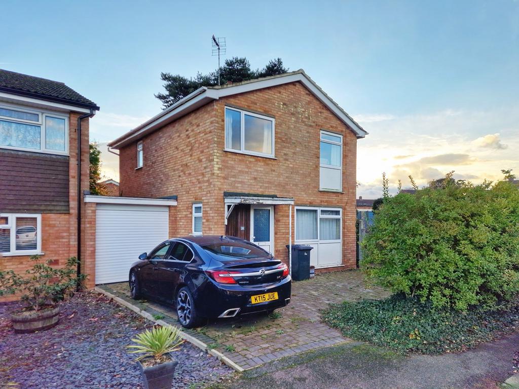 The Coppins, Ampthill, Bedfordshire, MK45 3 bed link detached house for