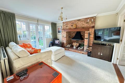 3 bedroom detached house for sale, The Glebe, Weston Turville HP22
