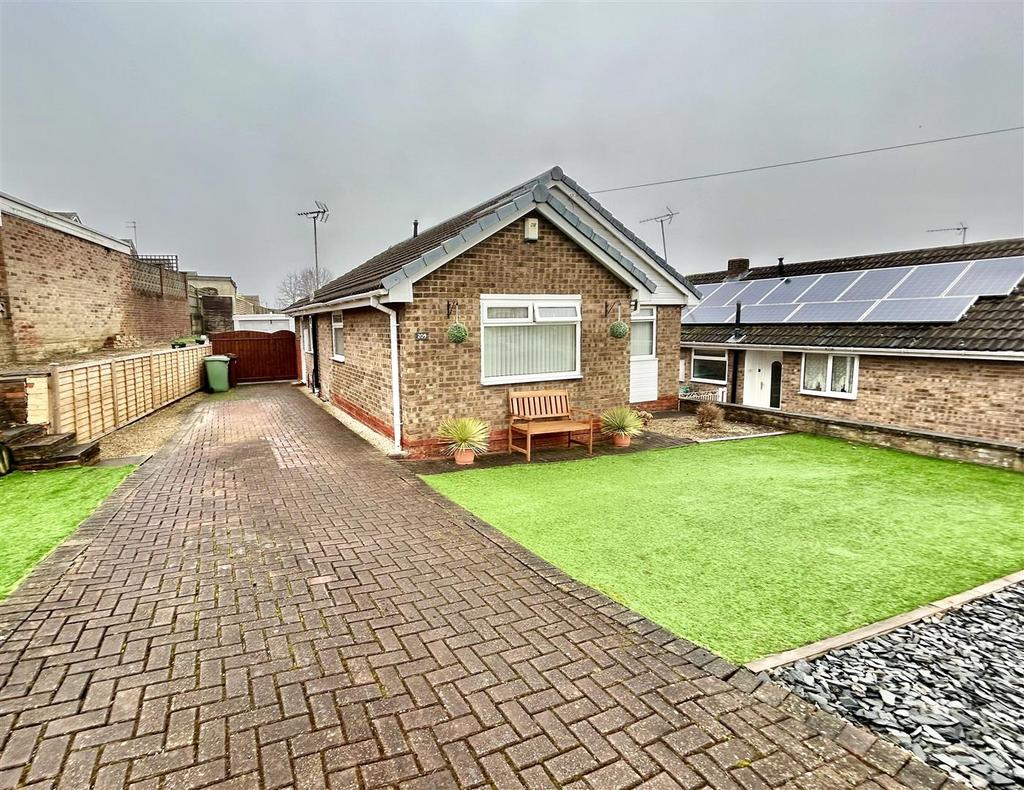 Gibson Lane, Kippax, Leeds 3 bed detached bungalow for sale £280,000