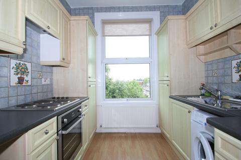 3 bedroom flat to rent, Finchley Lane, London, NW4