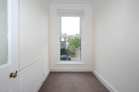 3 bedroom flat to rent, Finchley Lane, London, NW4