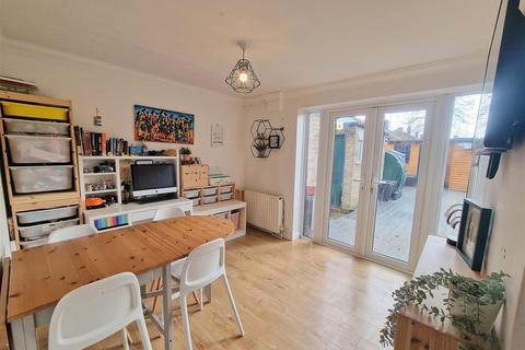 3 bedroom terraced house for sale, Meadgate Avenue, Chelmsford