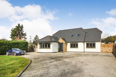 3 bedroom detached house for sale, South Hanningfield Road, Rettendon Common