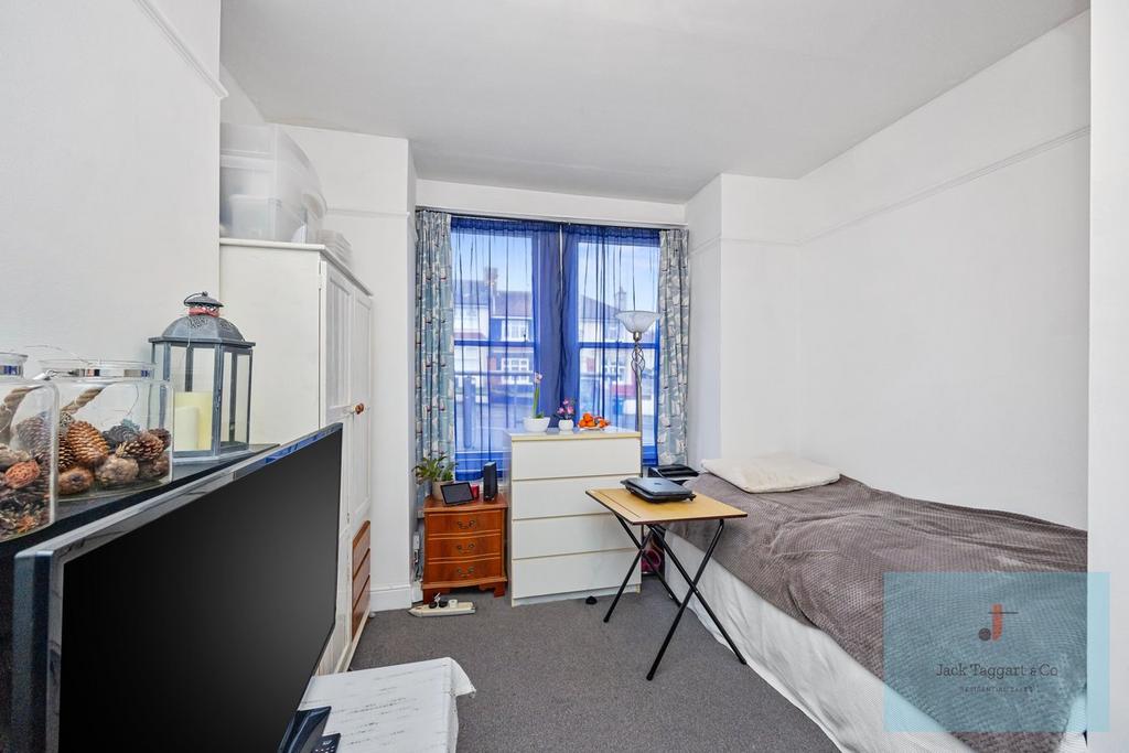 Elm Grove, Brighton, BN2 2 bed flat to rent £1,400 pcm (£323 pw)