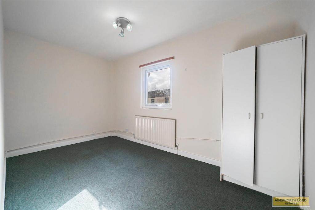 Bedroom F2