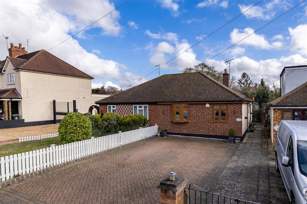 School Green Lane, North Weald. 2 bed semidetached bungalow for sale