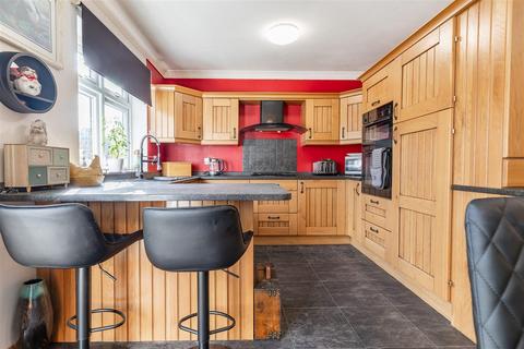 18 School Green Lane, North Weald, Epping, CM16 6EJ