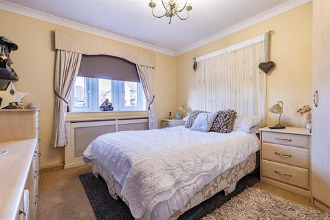 18 School Green Lane, North Weald, Epping, CM16 6EJ