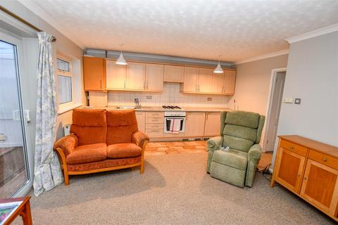 18 Mount View, London Colney, St Albans, AL2 1AT