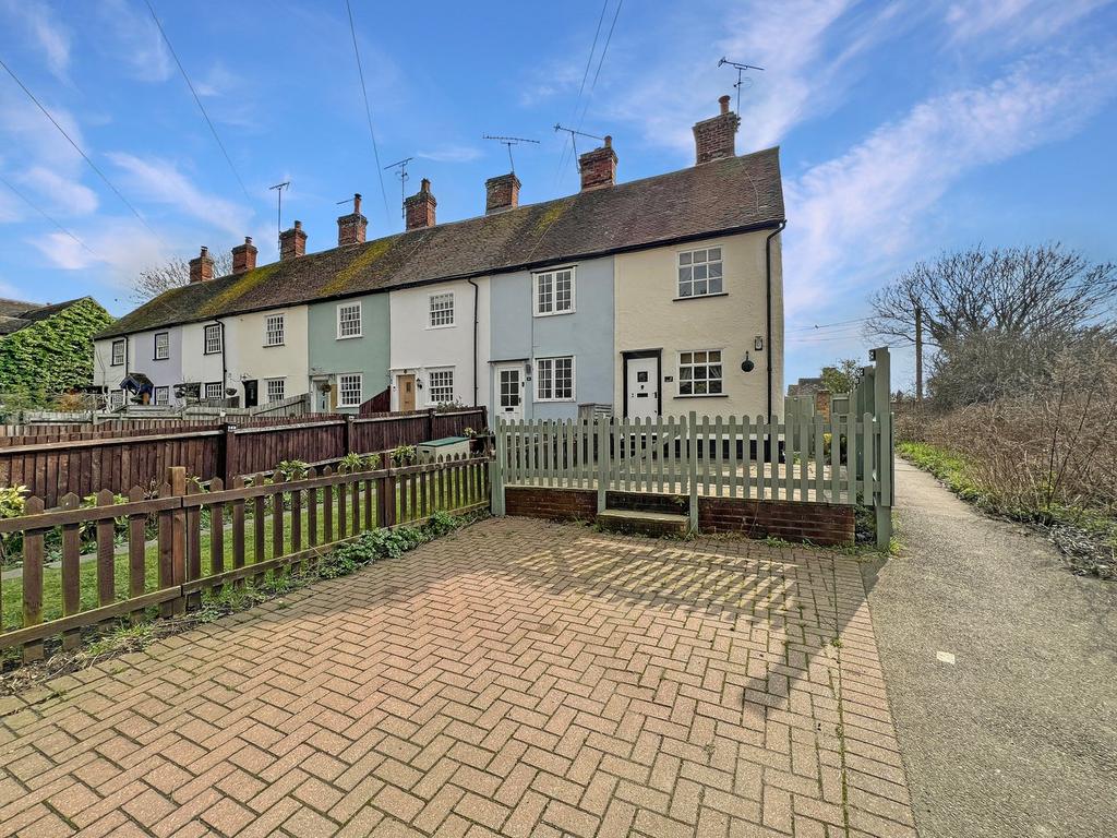 Church End, Dunmow, CM6 2 bed end of terrace house for sale £300,000