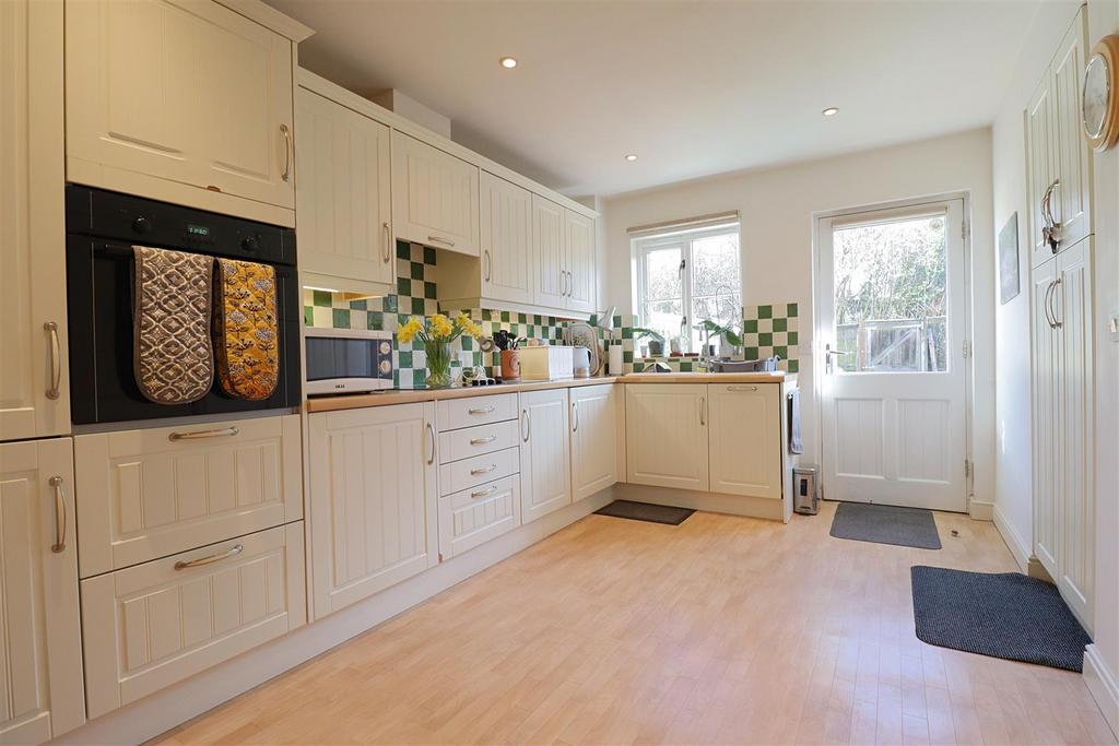 Meadow Park, Braintree 3 bed terraced house for sale £300,000