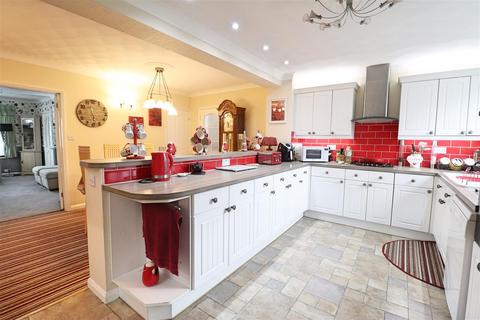 4 bedroom semi-detached house for sale, Glebe Crescent, Broomfield, Chelmsford