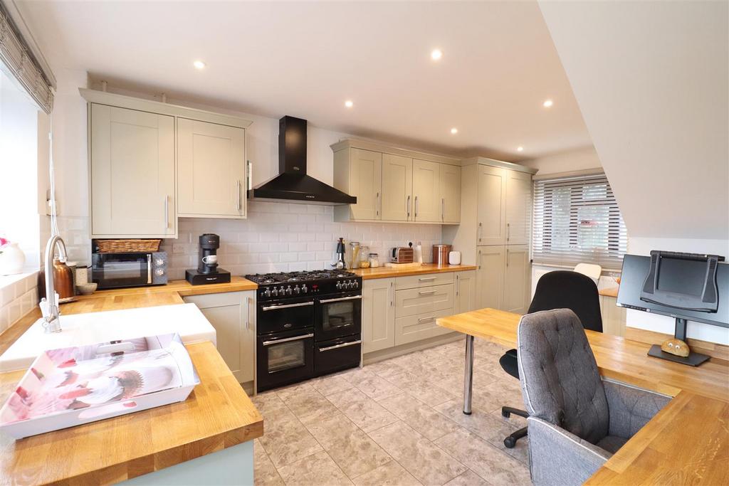 Keats Avenue, Braintree 3 bed detached house for sale £350,000