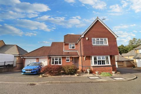 4 bedroom detached house for sale, Peacock Close, Braintree
