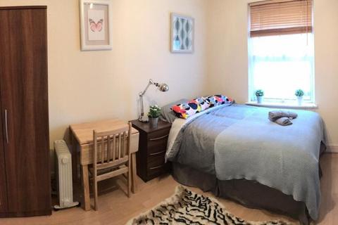 Flat share to rent, Portnall Road