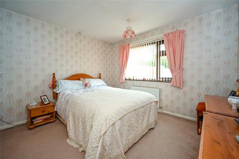 2 bedroom bungalow for sale - Elmhurst Close, Stafford, Staffordshire, ST16