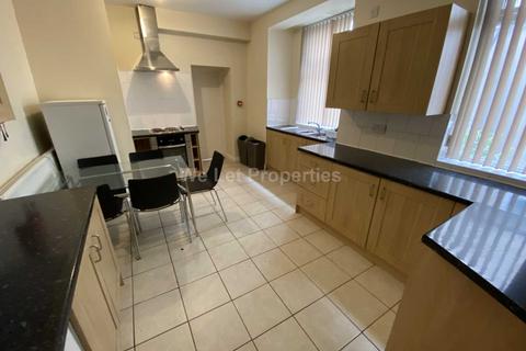 6 bedroom house to rent, Fitzwarren Street, Salford M6