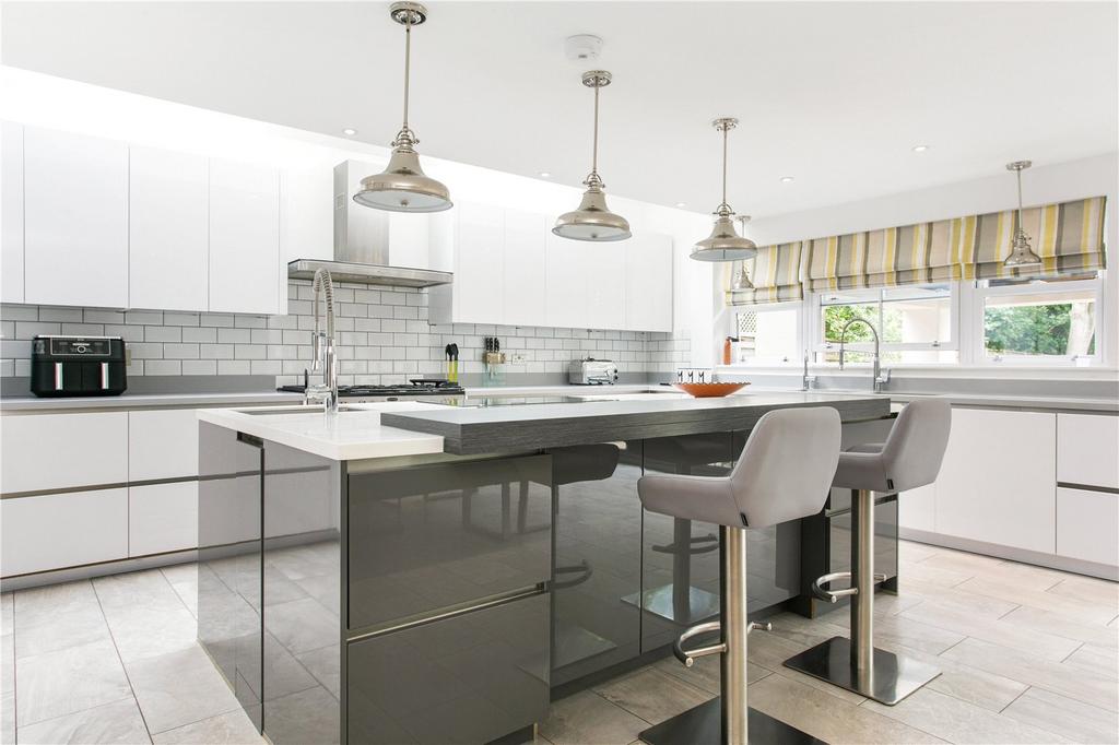 Lock Road, Marlow, Buckinghamshire, SL7 4 bed detached house for sale