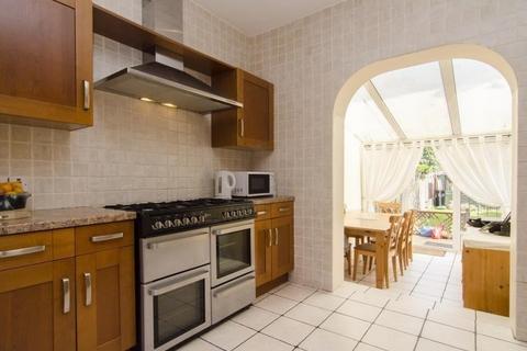 3 bedroom terraced house to rent, Cumberland Road, London, E13