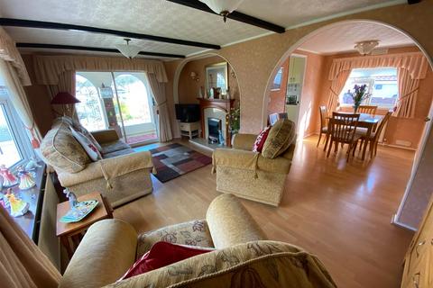 2 bedroom mobile home for sale, West Drive, Wootton Hall, Henley-in-arden B95