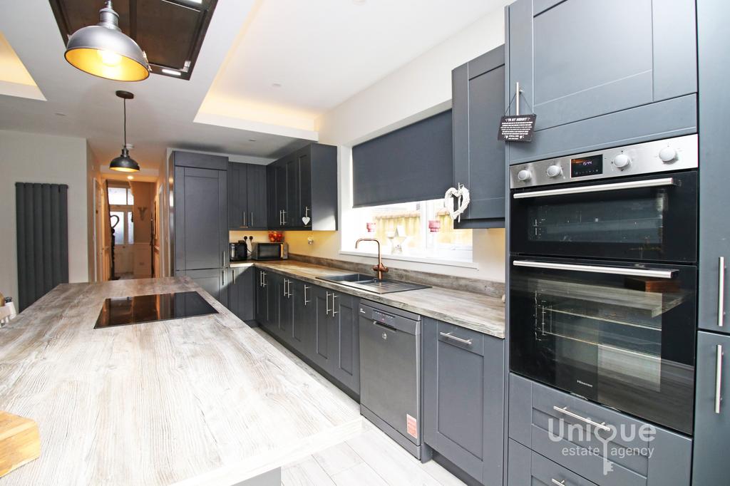 Carr Road, Fleetwood, FY7 5 bed terraced house for sale £229,950