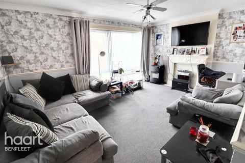 3 bedroom flat for sale, May Avenue, Canvey Island