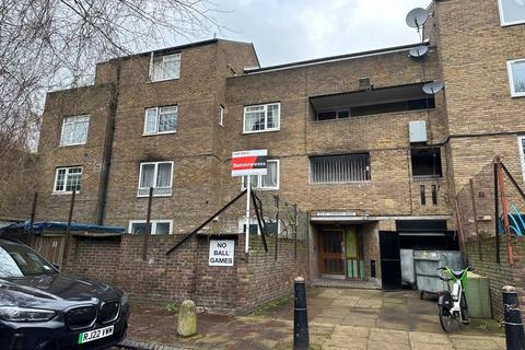 3 bedroom flat to rent - Fairfoot Road, London, E3 4EG