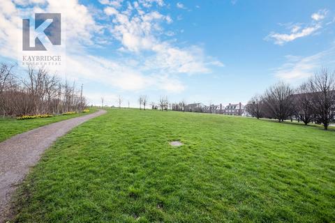23 Lewiston Close, Worcester Park, KT4 8DL