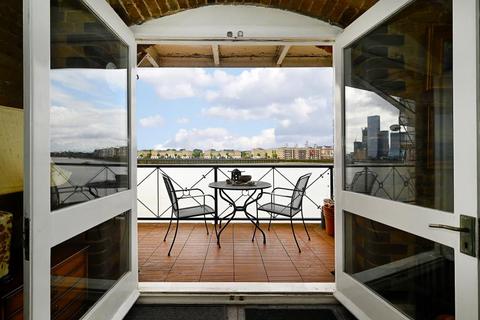 3 bedroom apartment for sale - Commercial Wharf Narrow Street Limehouse