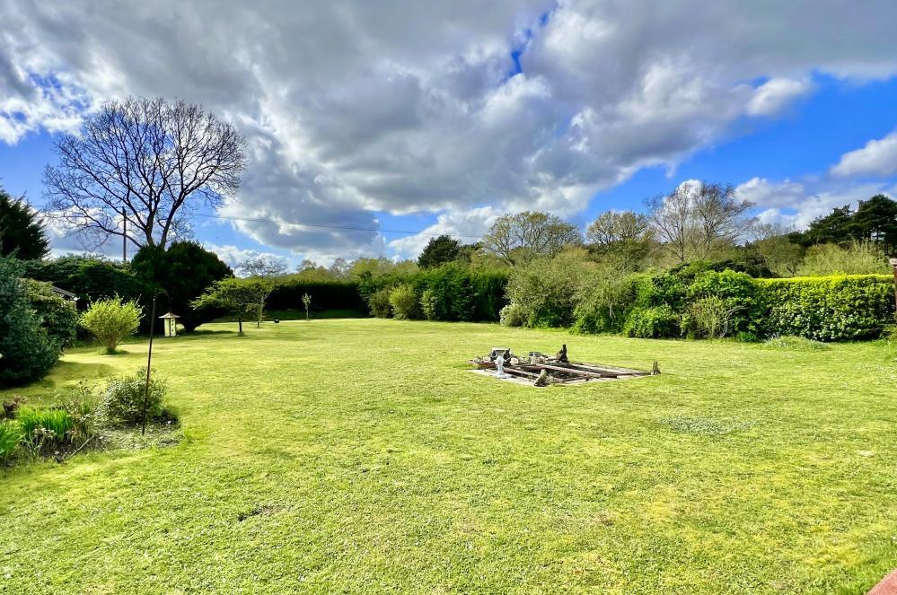 Oaks Drive, St Leonards, BH24 2QL 5 bed detached bungalow for sale £