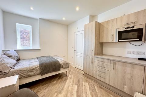 Studio to rent, 53 Crown Street, CM14