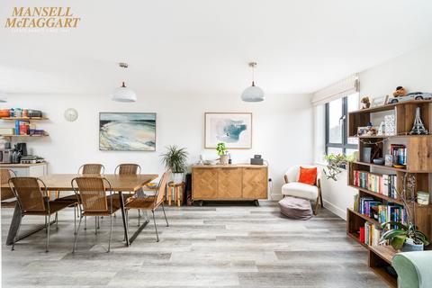 Flat E, 1 Downs View Road, Hassocks, BN6 8FL