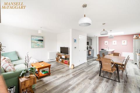 Flat E, 1 Downs View Road, Hassocks, BN6 8FL